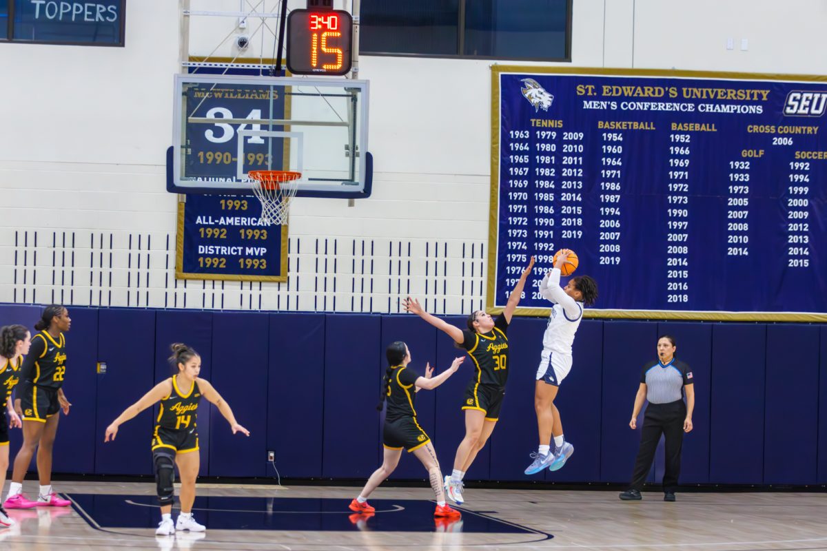 Bailey Featherstone pulls up for a mid range jump shot, one of her many of the night. She finished the game with a total of 15 points, but Janiah “J.P.” Perkins and Kiana Bennett were the scoring leaders, each putting up 16 points in the loss.